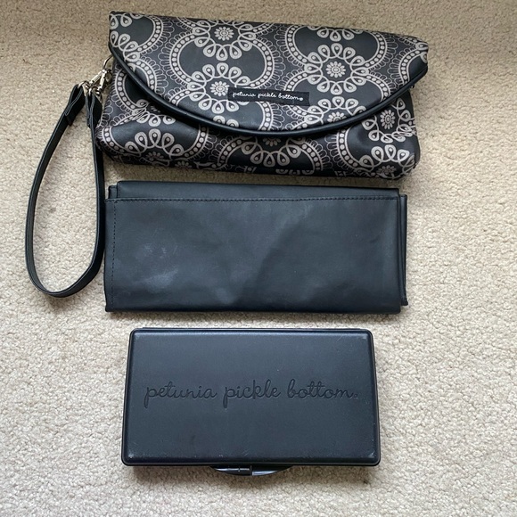 Petunia Pickle Bottom Clutch - Picture 7 of 9